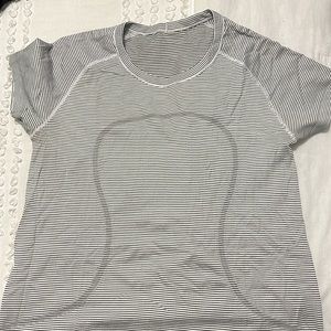 Lululemon women’s swiftly short sleeve size 12